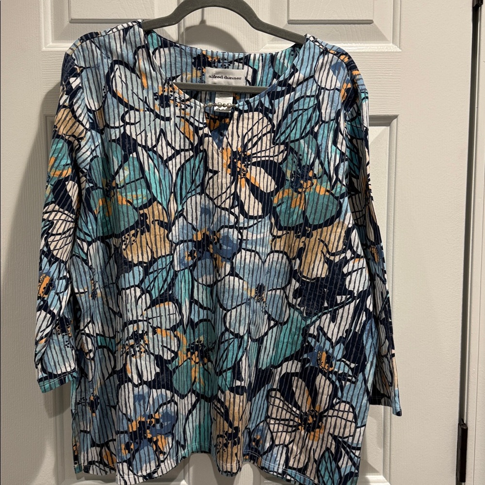 Alfred Dunner Flattering Blue Floral Women's Top - 3/4 sleeves